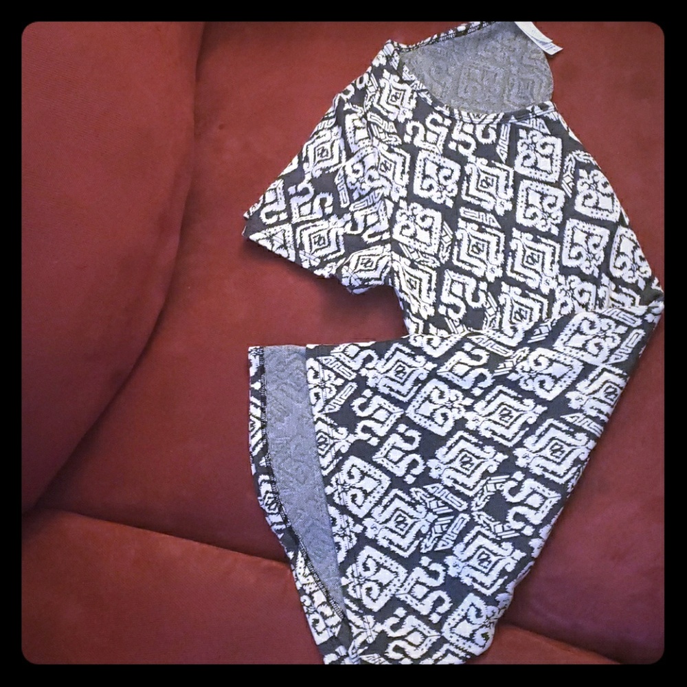 🎉NWOT🎉♥️LULAROE♥️COMFY HI LO TSHIRT♥️